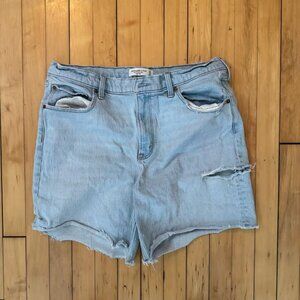 Abercrombie 7” dad shorts